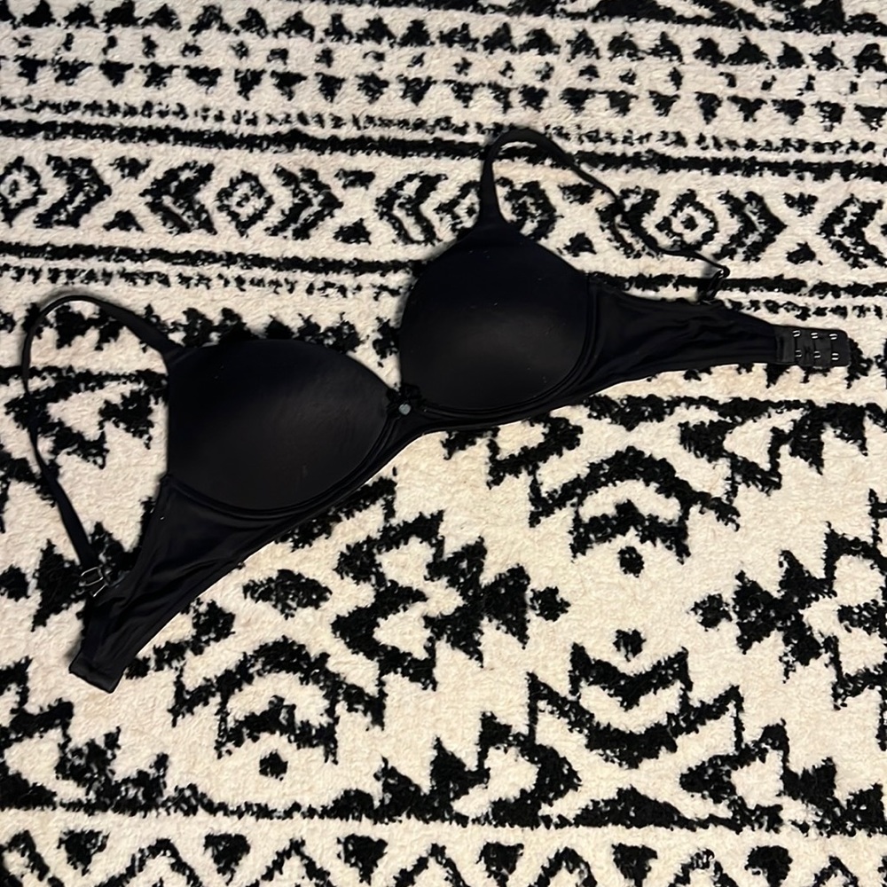 Victoria’s Secret T shirt bra 34 D Black